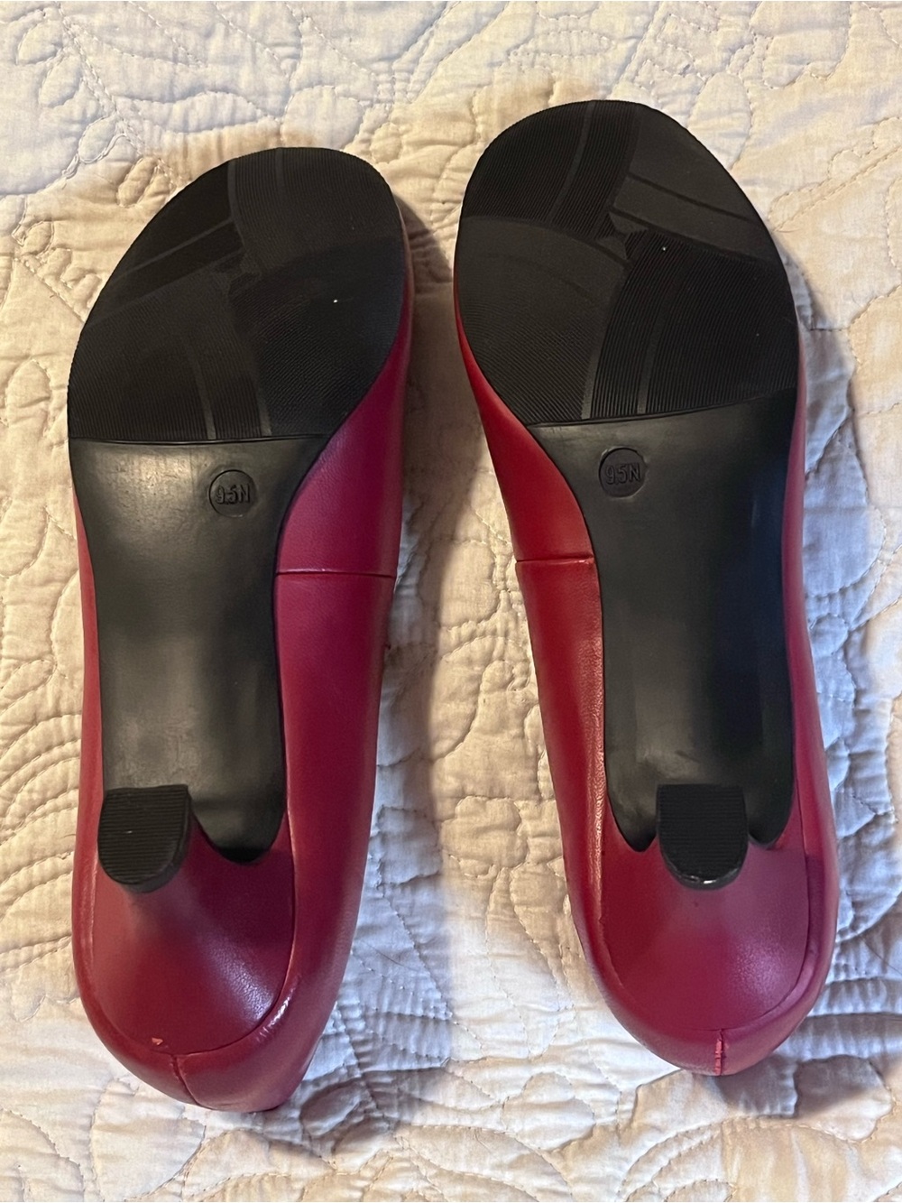 Array Red Round-Toe Kitten Heels - Picture 3 of 5